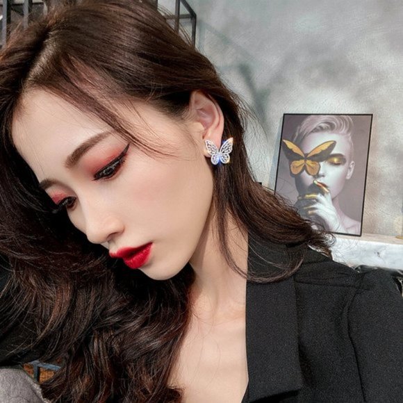 NEW 18K White Gold Diamond Butterfly Stud Earrings - Picture 8 of 8